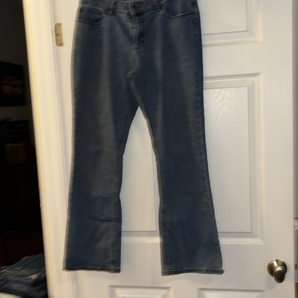 Blue mountain lighter wash blue jeans size 10
